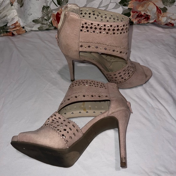 Pink Heels - Picture 6 of 10